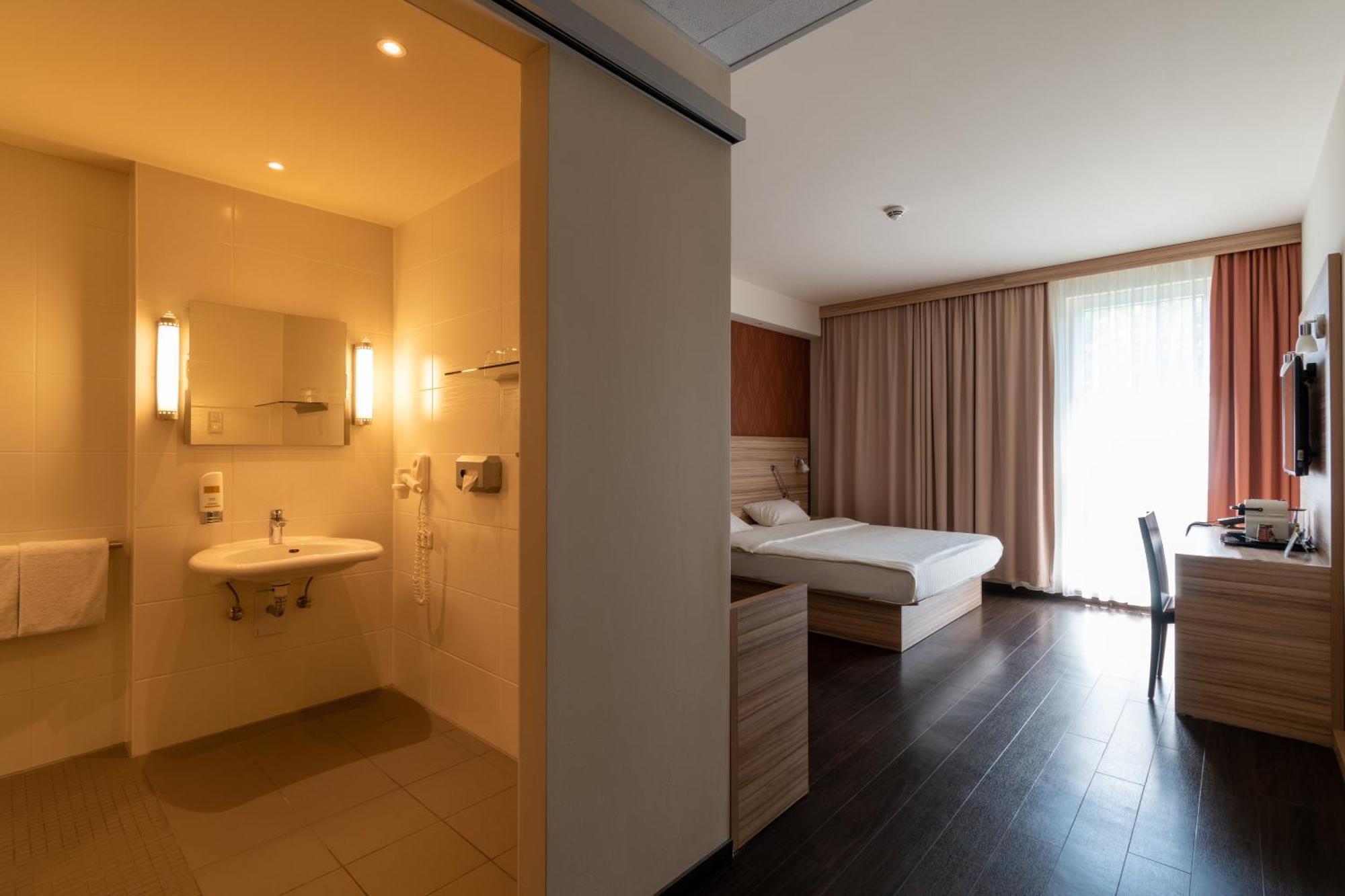 Superior King Room - Disability Access